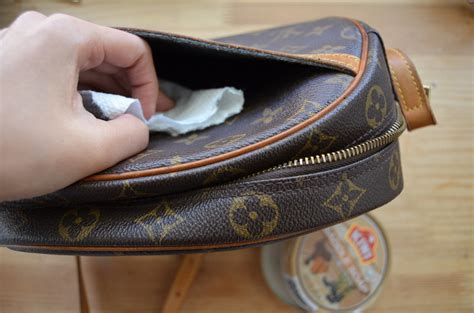 how to clean lv canvas wallet|how to clean louis vuitton purse.